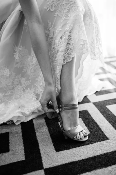 Sapatos de casamento da noiva, moda bonita — Fotografia de Stock