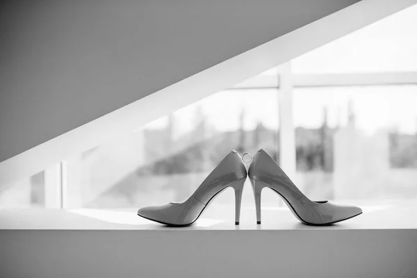 Γαμήλια παπούτσια της νύφης, όμορφη μόδα — Φωτογραφία Αρχείου