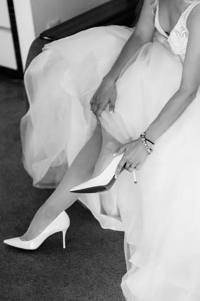 Svatební boty nevěsty, krásná móda — Stock fotografie