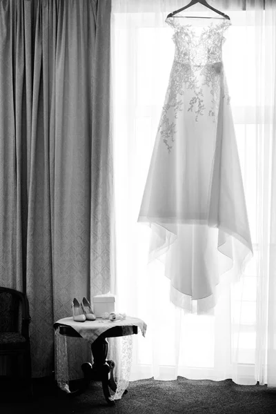Brudens bröllopsskor, vackert mode — Stockfoto