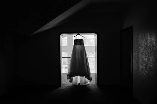 Robe de mariée parfaite le jour du mariage — Photo