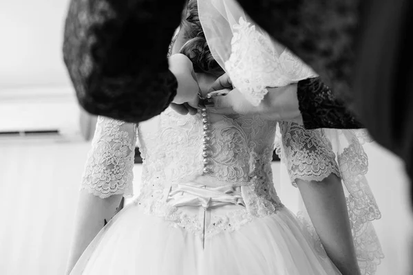 Vestido de noiva perfeito no dia do casamento — Fotografia de Stock