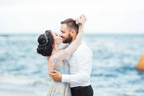 Same couple with a bride in a blue dress walk — Stock Photo, Image