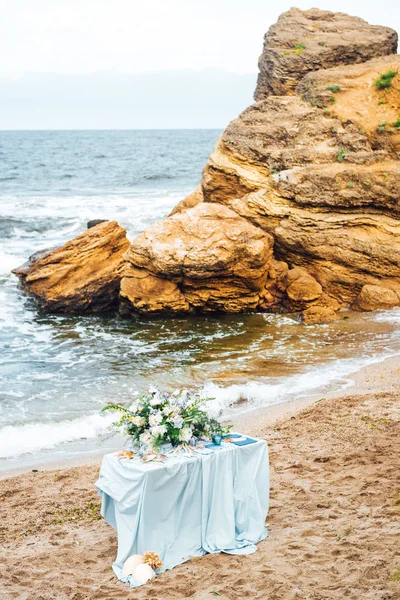 Espace cérémonie de mariage sur la plage de sable fin — Photo