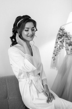 morning of the bride with the creation of the image of makeup and the creation of hairstyles