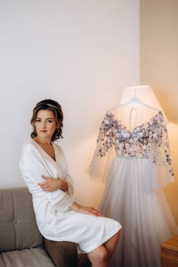 morning of the bride with the creation of the image of makeup and the creation of hairstyles