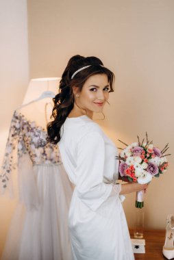 morning of the bride with the creation of the image of makeup and the creation of hairstyles