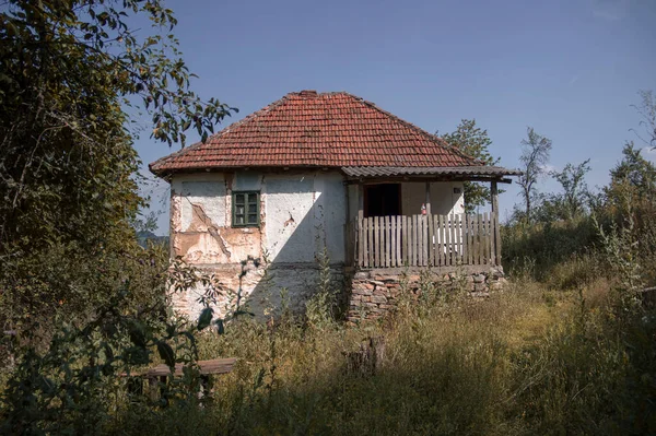 Serbia Jeden Niezamieszkałych Tradycyjnych Domów Wsi Dobrotin — Zdjęcie stockowe
