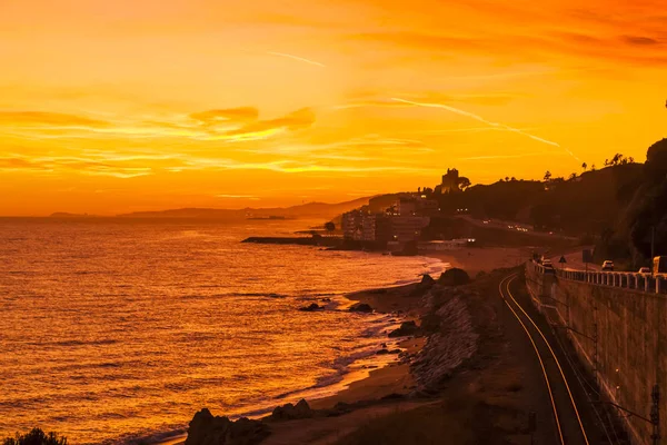 Spektakulärer Sonnenuntergang Über Der Costa Del Maresme Mit Dem Dorf — Stockfoto
