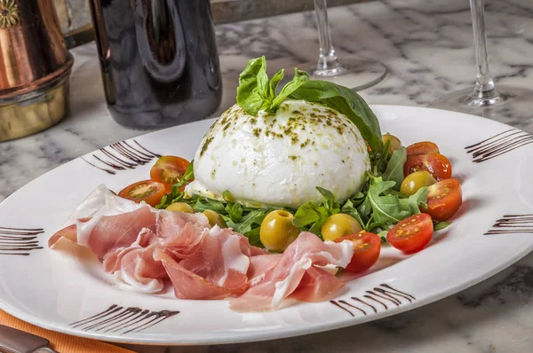 Ingenting Jämföras Med Smaken Färsk Buffelmozzarella Med Basilika Rucula Och — Stockfoto