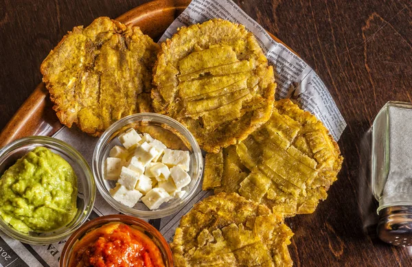 Patacones veya tostones kızarmış yeşil plantain dilimleri, yeşil plantains ile yapılır. Meksika ve Güney Amerika'dan tipik gıda.