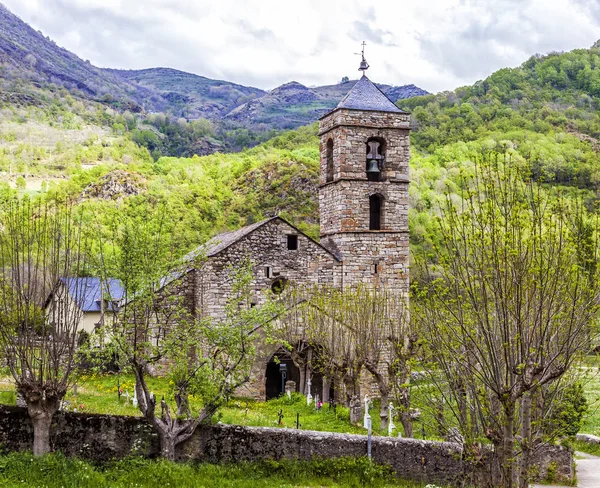Εκκλησία Και Νεκροταφείο Του Χωριού Barruera Καταλονία Ισπανίας Προέρχονταν Από — Φωτογραφία Αρχείου