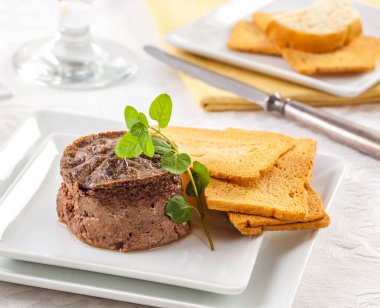 Kara puding ezmesi ya da yayılmış