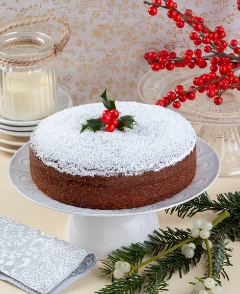 Vasilopita, Yunanistan, Doğu Avrupa ve Balkanlar 'da yeni yıl pastası. Pasta, alıcıya şans getiren gizli bir madeni para veya incik boncuk içerir..