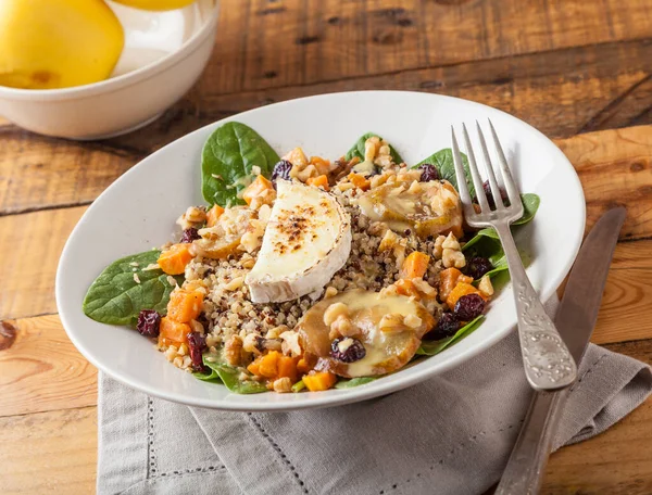 Insalata Quinoa Tavolo Legno Vintage — Foto Stock