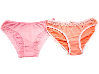 Beyaz arka planda izole edilmiş bir külot seti. Kız için iç çamaşırı. Kadın külotu seti. Pembe iç çamaşırı.