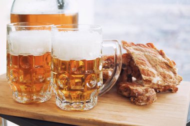 Füme kaburga ve bira