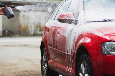 Sabunla oto yıkama..