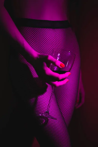 Nackte Frau mit Weinglas — Stockfoto
