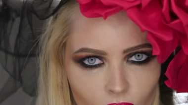 Kamera için poz Goth Bayan