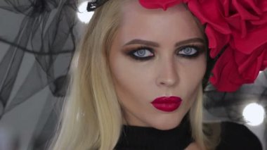 Kamera için poz Goth Bayan