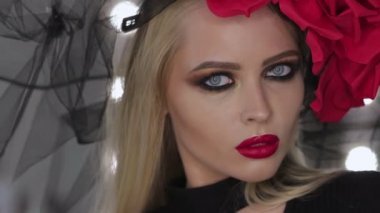 Kamera için poz Goth Bayan