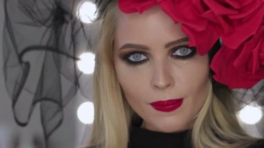 Kamera için poz Goth Bayan