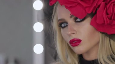 Kamera için poz Goth Bayan