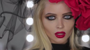 Kamera için poz Goth Bayan