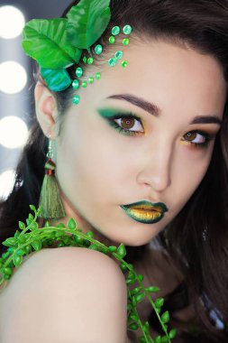 yaratıcı makyaj ile model