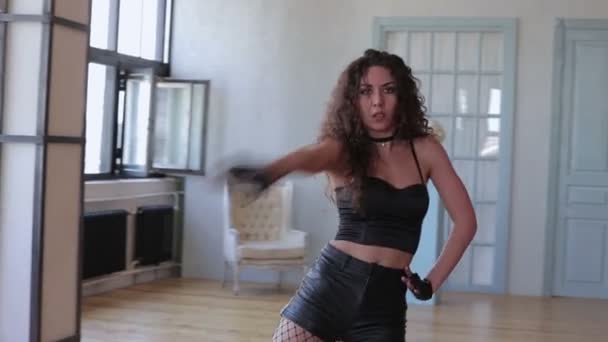 Young lady with curly hair posing in sexy clothes — Stock Video