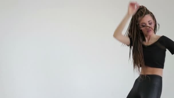 Girl dancing on a gray background — Stock Video