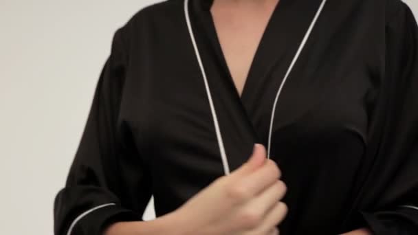 Sexy dívka ukazuje prsa — Stock video