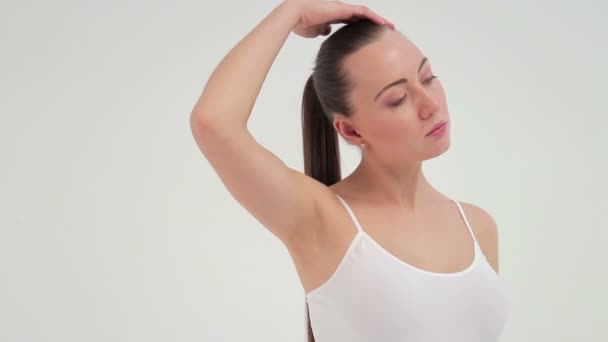 Fitness Sportovec Žena Oblečená Bílém Oblečení Provádí Cvičení Most Zvedací — Stock video
