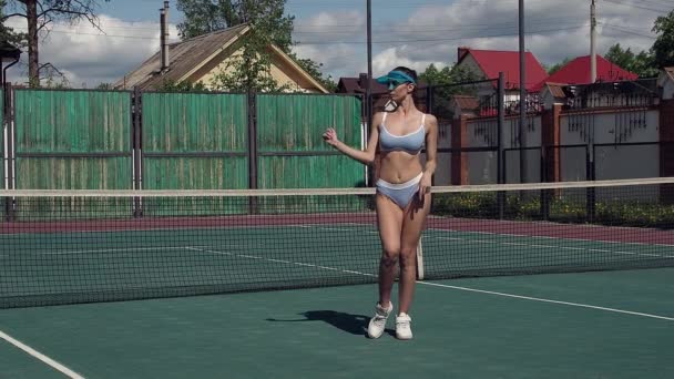 球场上性感的网球选手 — 图库视频影像