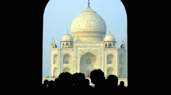 Taj Mahal Framed Arch Peoples Shadow — Stock Photo, Image