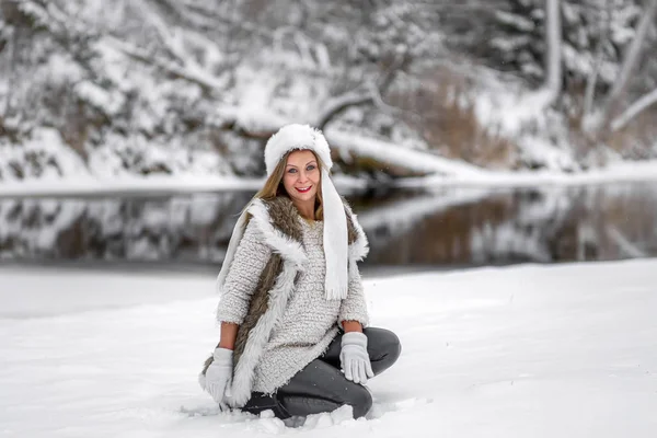 Fotos Inverno Bela Menina Olhos Azuis — Fotografia de Stock