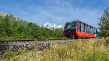 Stary Smokovec, Slovakya - Ağustos, 2017: Hrebienok dağın Yüksek Tatras içinde için gelen Stary Smokovec füniküler