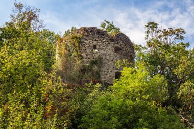 Kamenec-Podolskiy, Ukrayna-Eylül 2017: Nehri yakınında eski Muhafız Kulesi