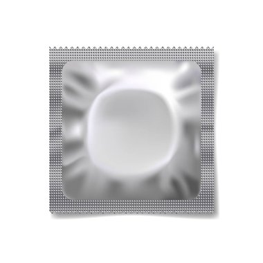 Beyaz arka plan üzerinde izole gerçekçi prezervatif