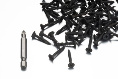 Beyaz arka planda siyah vida