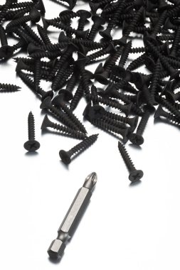 Beyaz arka planda siyah vida