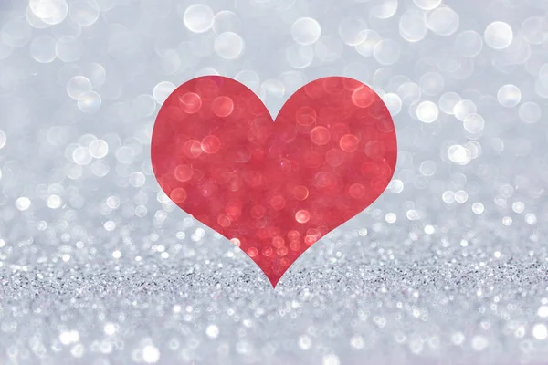 Red glitter hart op zilveren achtergrond — Stockfoto