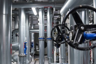 Siyah Vana ve metal borular ile soyut mühendislik arka plan.