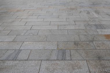 Gri granit. Dikdörtgen döşeme levha. Perspektif görünümü.