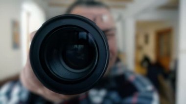 Fotoğraf ve diyafram kapanış, yakın çekim çekimi fotoğrafçı