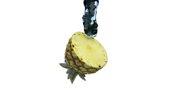 特写水飞溅在半菠萝对白色 — 图库视频影像