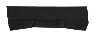 Siyah buruşmuş yırtık bant beyaz arkaplanda izole edilmiş.