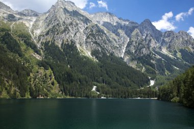 Alp manzara. Anterselva Gölü. Aurina Vadisi