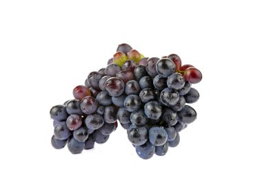 Beyaz arkaplanda üzümler 